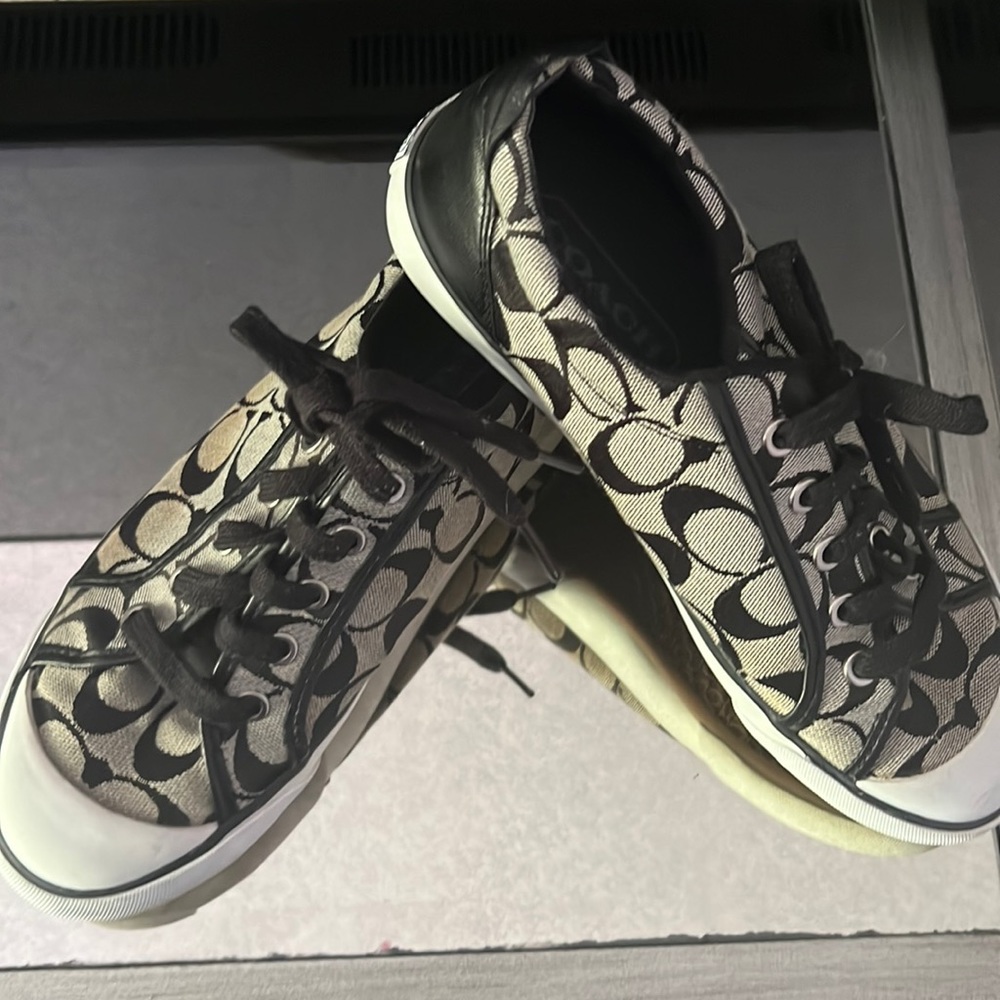 Vintage coach signature C’s shoes size 9.5 black white combination .